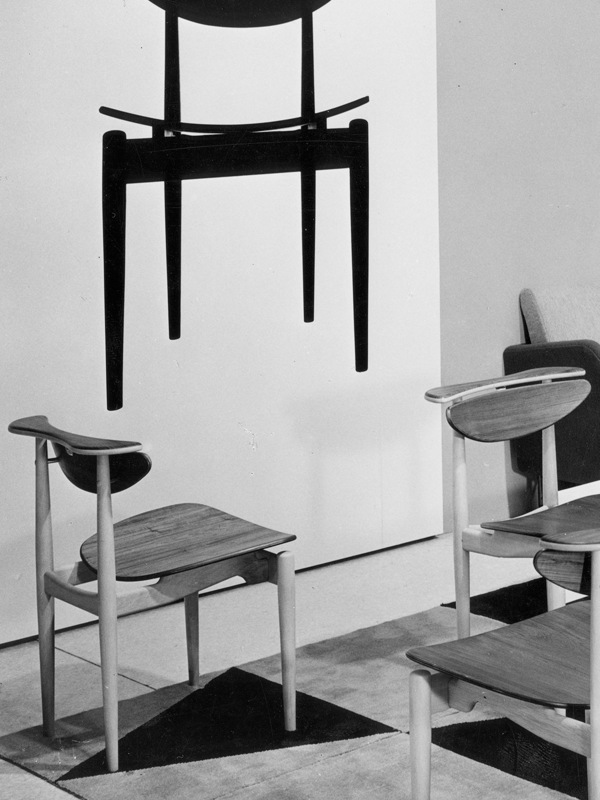 Finn Juhls møbler udstilles på Bovirkes stand til Købestævnet i Fredericia i 1953. Foto: Designmuseum Danmark