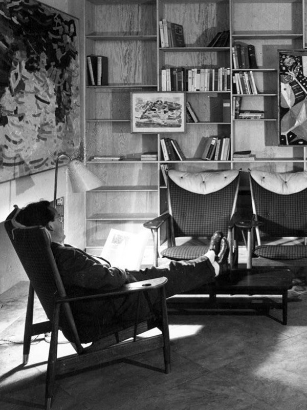 Foto: Dansk Møbelkunst Gennem 40 Aar - 1927-1966. The Royal Danish Library, Pressehuset.